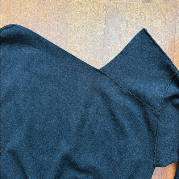 Line & Dot FAVORITE OFF SHOULDER SWEATER - Picture 7 of 11